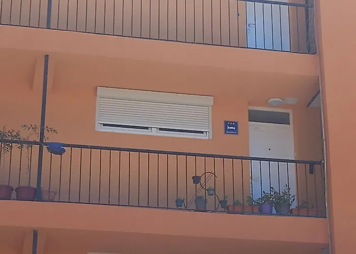 Bella * Split